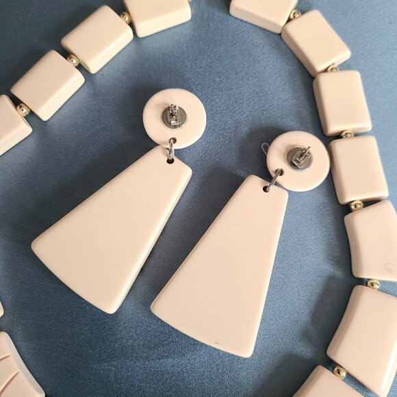 Vintage midcentury retro oversized plastic jewelry set. - Picture 3 of 6